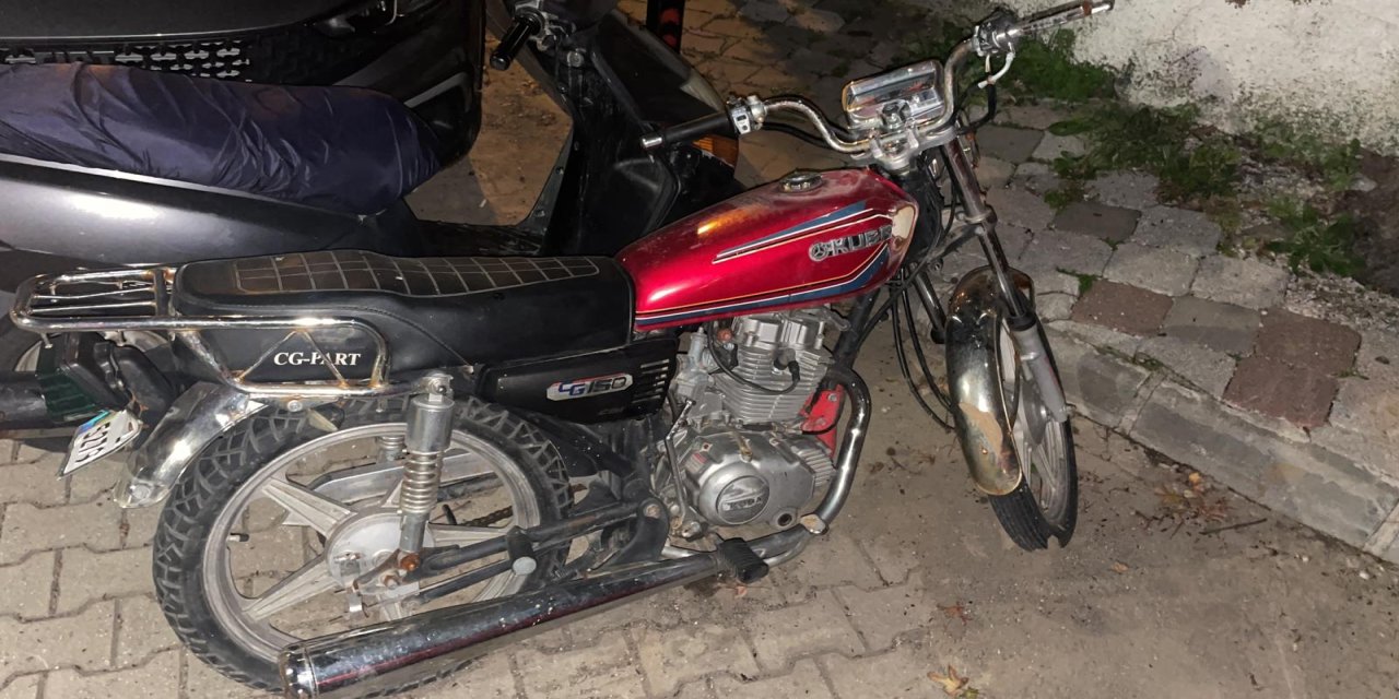 Motosiklet hırsızları polisten kaçamadı
