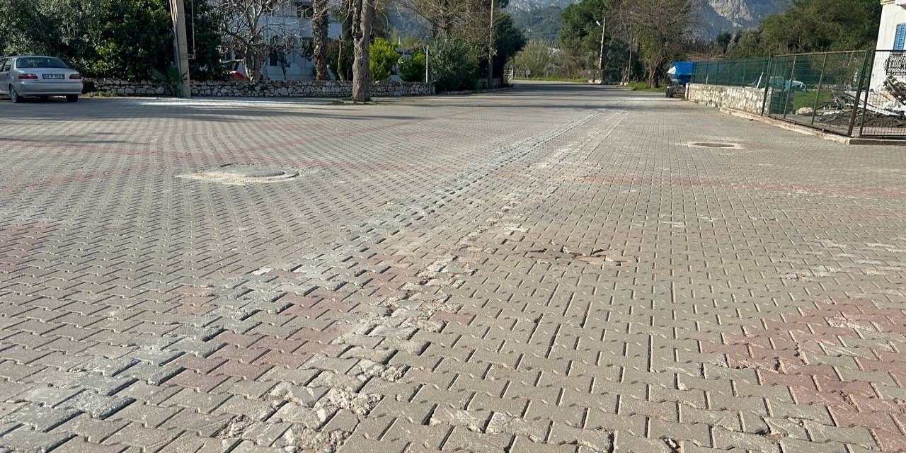 İçmeler’de altyapı çalışmaları sokakları talan etti