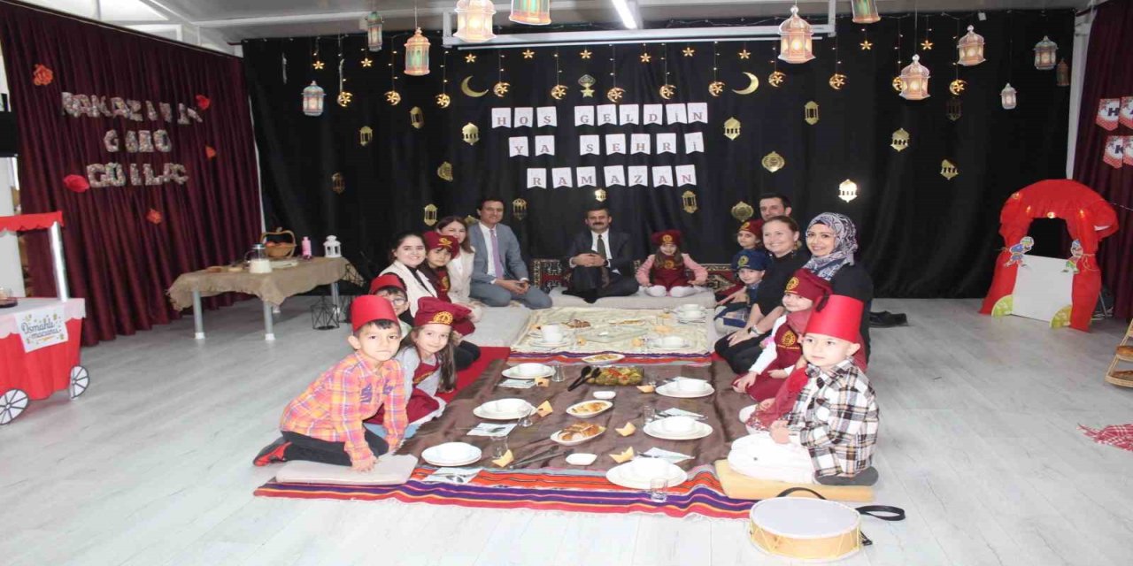 Köyceğiz Kaymakamı Kumcu, miniklerin tekne orucu heyecanına ortak oldu