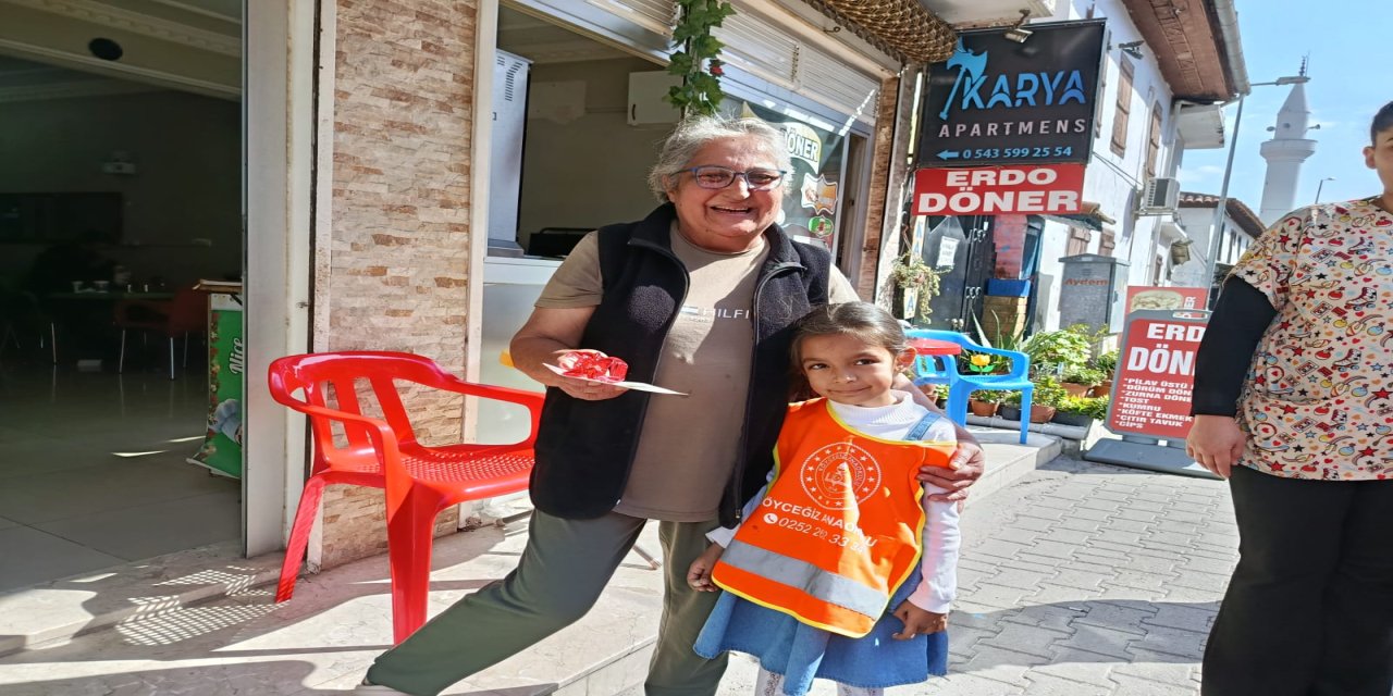 Köyceğiz Anaokulu öğrencilerinden kadınlara anlamlı jest