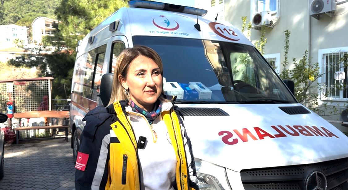 Marmaris’in tek kadın ambulans sürücüsü Paramedik Uçar ‘ önceliğimiz hasta hayatı ‘