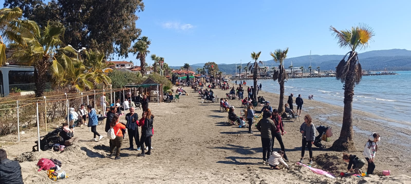 8 Mart Dünya Kadınlar Günü Akyaka sahilinde coşkulu etkinlik