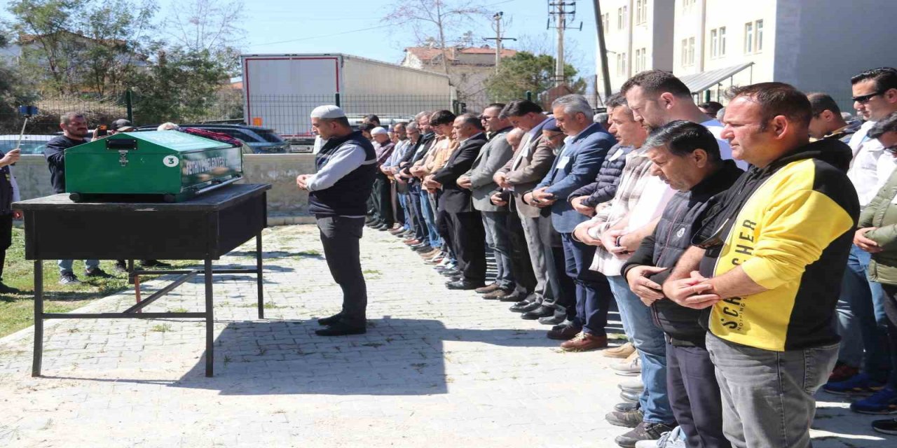 Kadınlar Günü’nde kocası tarafından katledilen kadın toprağa verildi