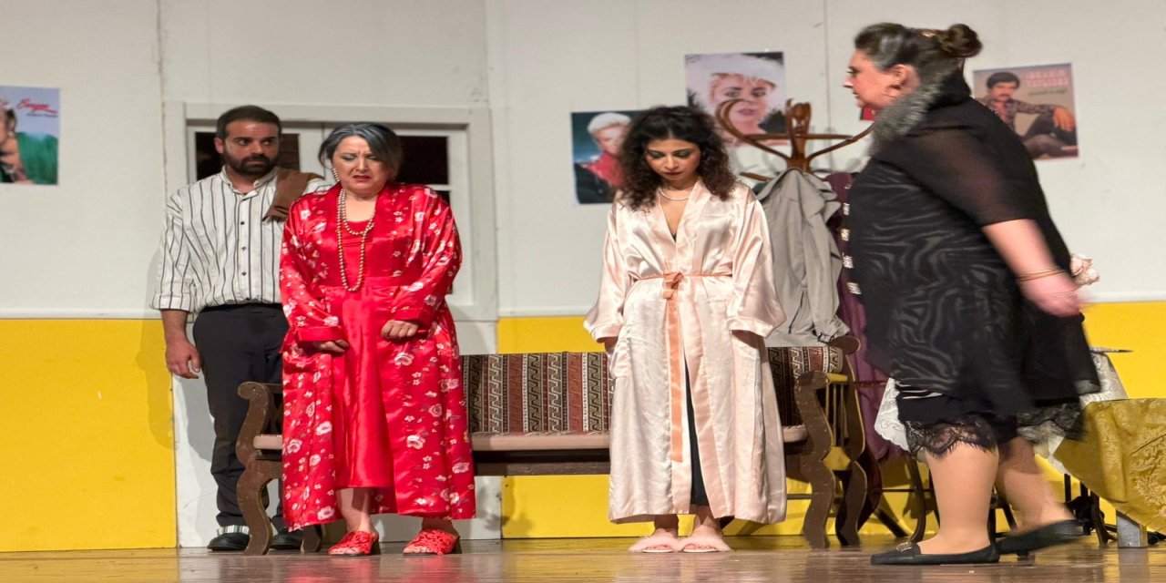 “Kadıncıklar” oyunu büyük ilgi gördü