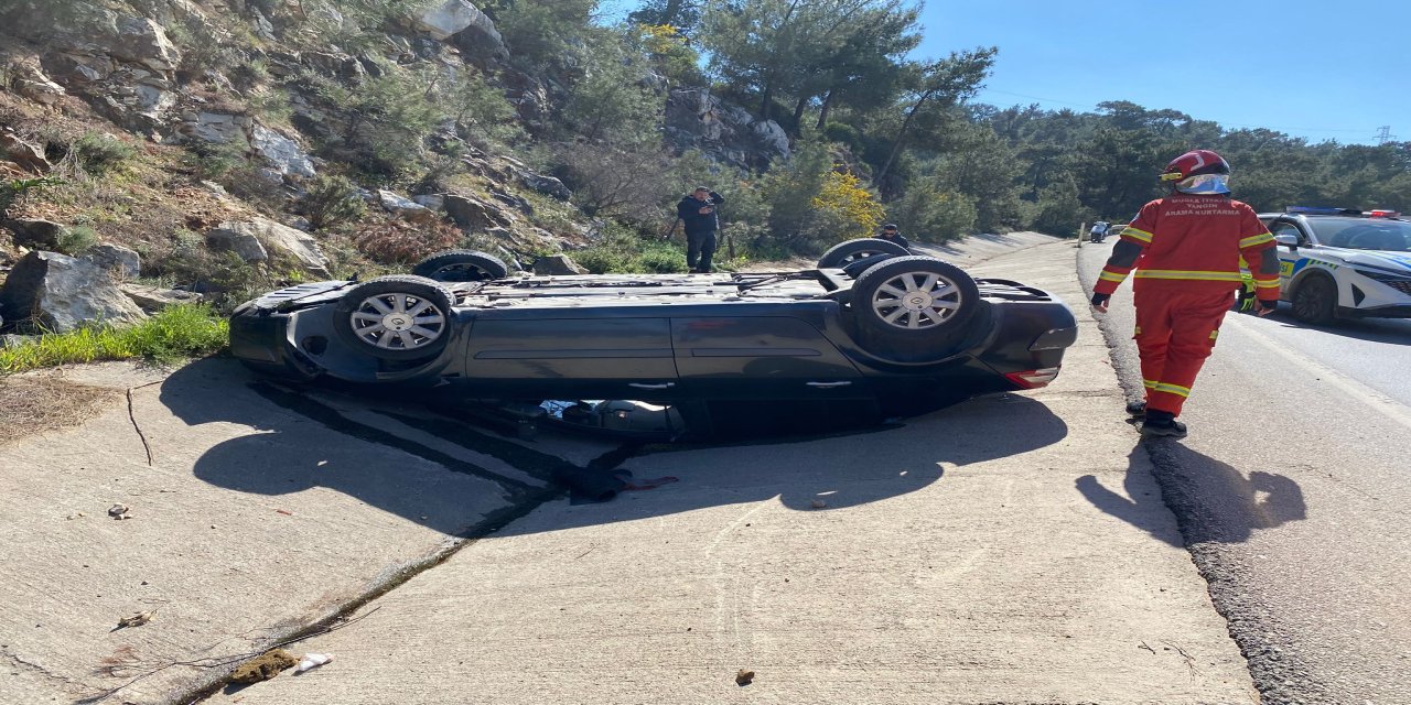 Bodrum’da Tek Taraflı trafik kazası araç ters döndü