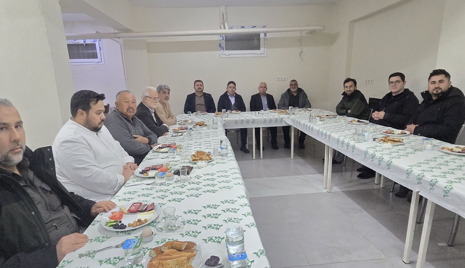 Marmaris Kaymakamı Kaya sahurda Yurtta kalan öğrencilerle buluştu