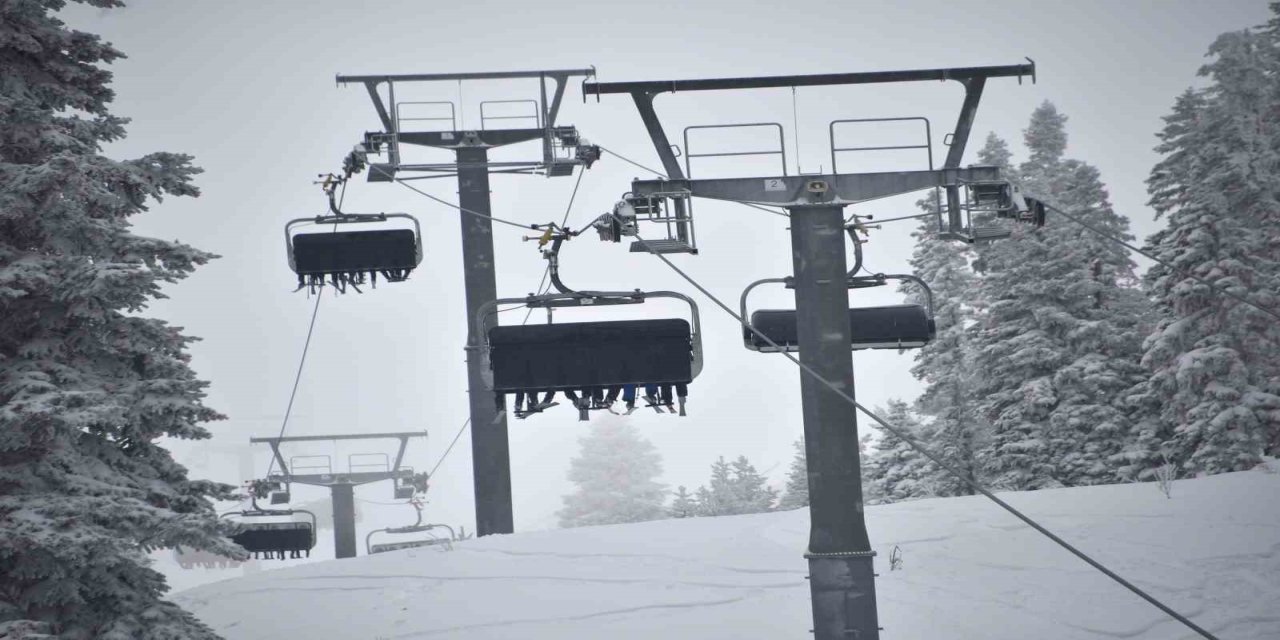Batı Karadeniz’in en uzun pistine sahip Ilgaz Dağı, bayram tatilinde kayak severleri ağırlayacak