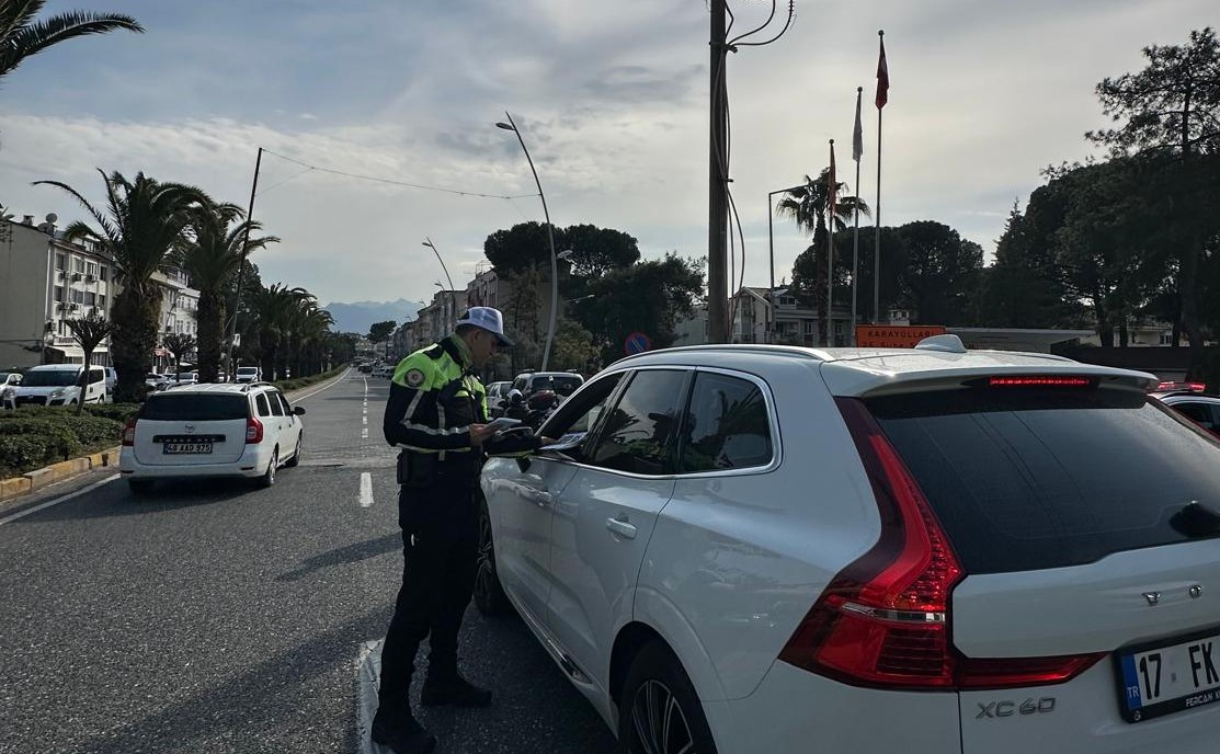 Marmaris’te bayram boyunca binlerce araç denetlendi