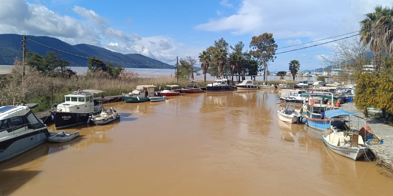Azmak nehri Kahverengine döndü