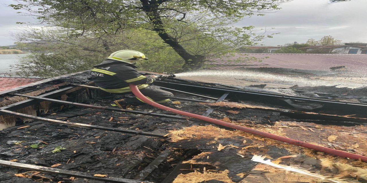 Dalyan'da çatı katında çıkan yangın paniğe neden oldu
