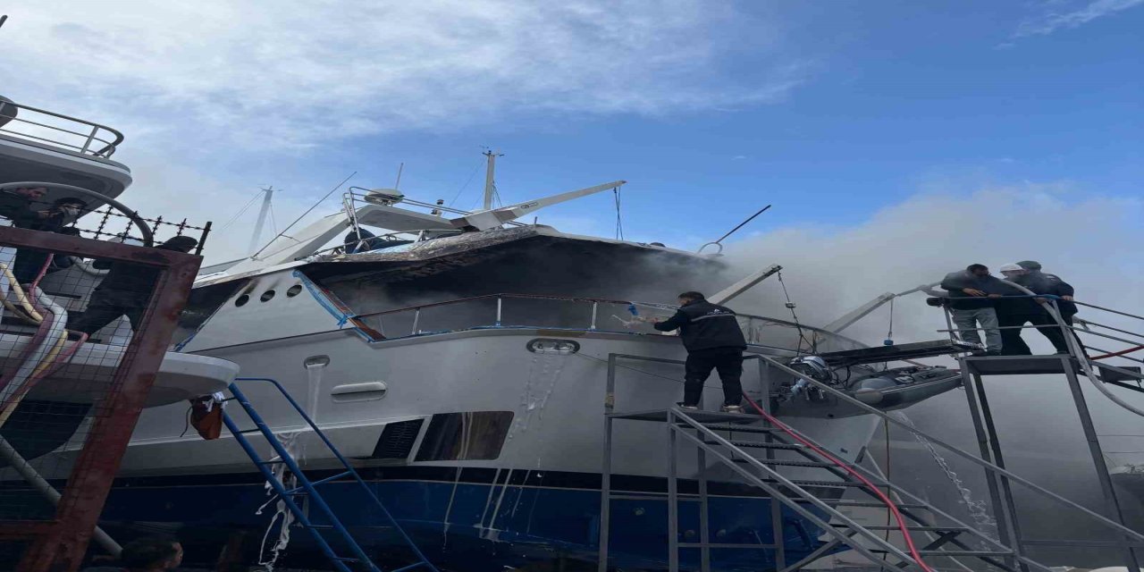 Bodrum’da Sadri Şener’in motoryatında yangın çıktı