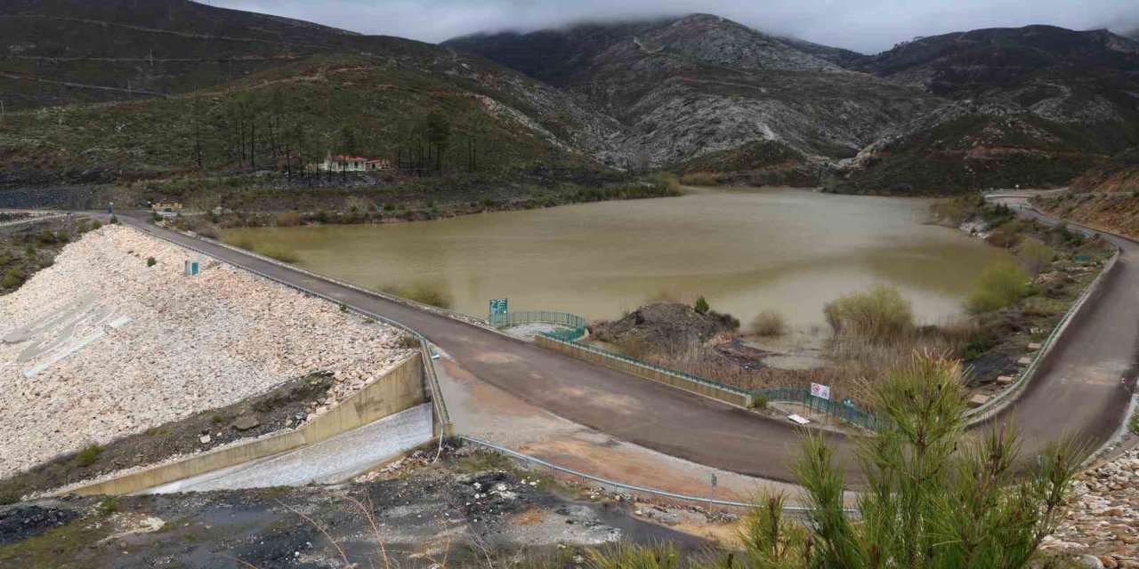 Maksimum seviyeye ulaşan Kozağaç Barajı’nda su tahliyesine başlandı