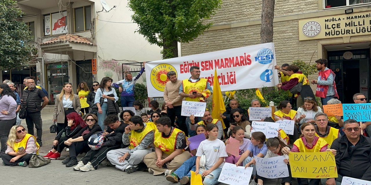 Marmaris’te öğretmenlerden “güvenli okul” eylemi