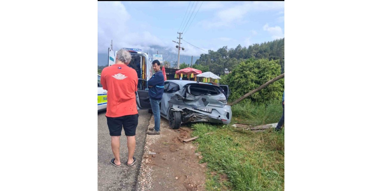 Gökçe'de iki otomobil çarpıştı: 4 kişi yaralandıı