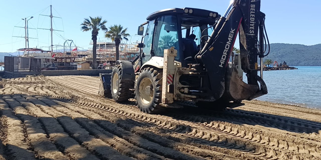 Akyaka Sahilinde Belediye Harekete Geçti