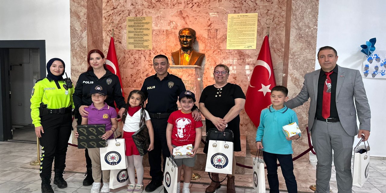 Marmaris İlçe emniyet müdürü Karaman koltuğu minik öğrencilere emanet etti