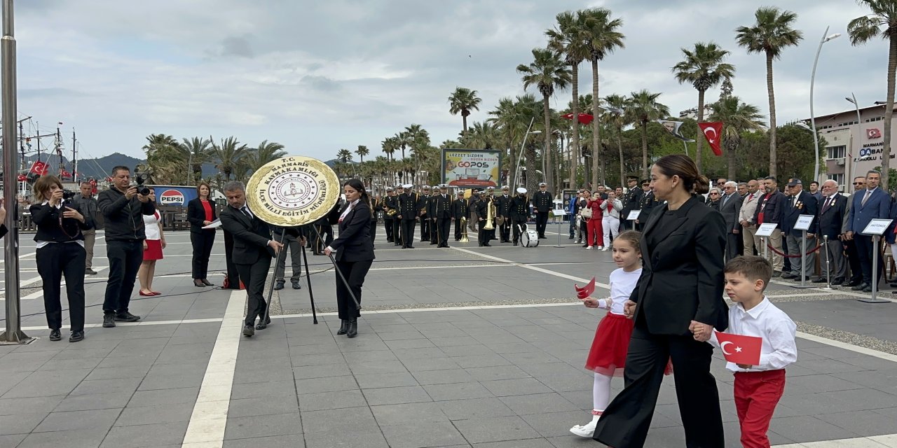 Marmaris’te 23 Nisan kutlamaları çelenk sunma töreni ile başladı
