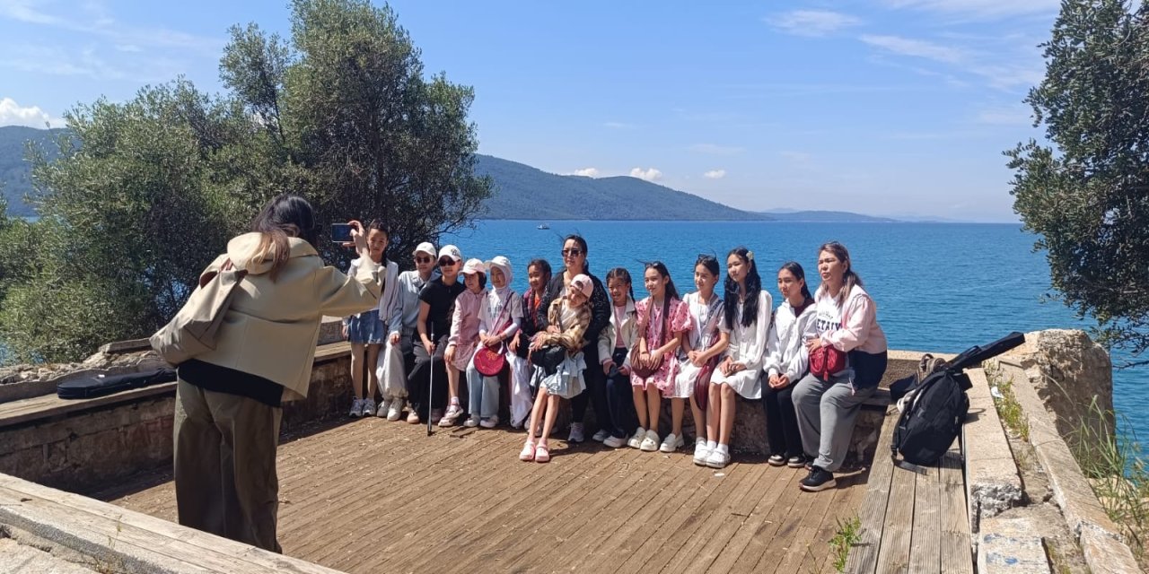 Çocuklar Akyaka’yı gezdi