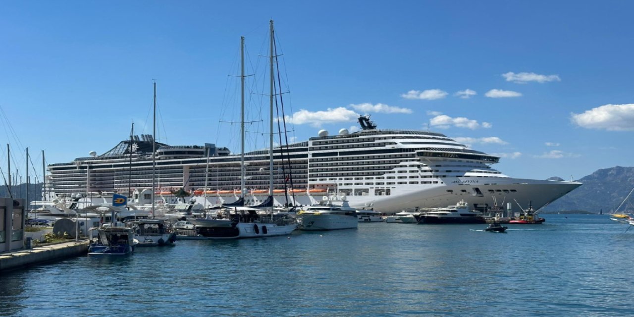 Dev yolcu gemisi Marmaris’e demir attı