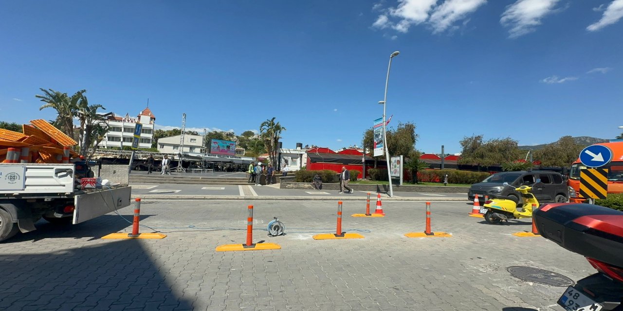 Marmaris merkezde dubalar yeniden yerleştiriliyor
