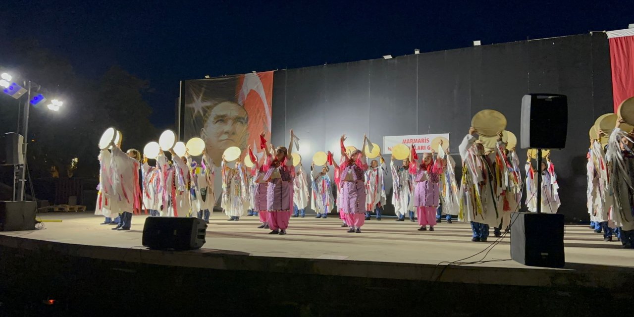 Marmaris’te “7 bölge 7 renk” halk oyunları şöleni ayakta alkışlandı