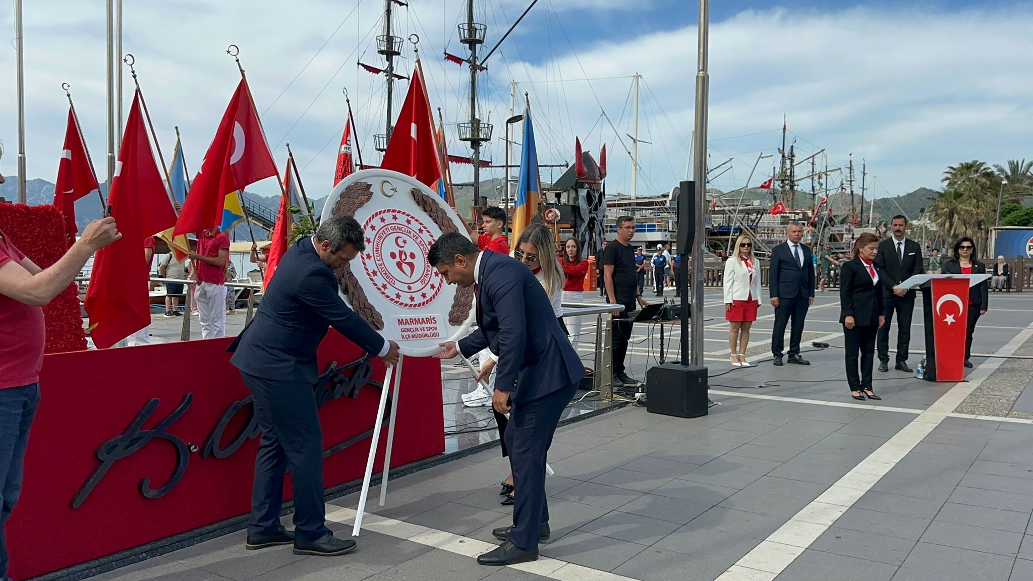 Marmaris’te 19 Mayıs coşkusu çelenk sunma töreniyle başladı