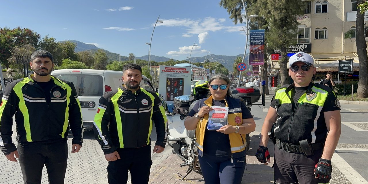 Marmaris’te “Fermuar Sistemi” uygulamasıyla sürücülere hayat kurtaran bilgilendirme