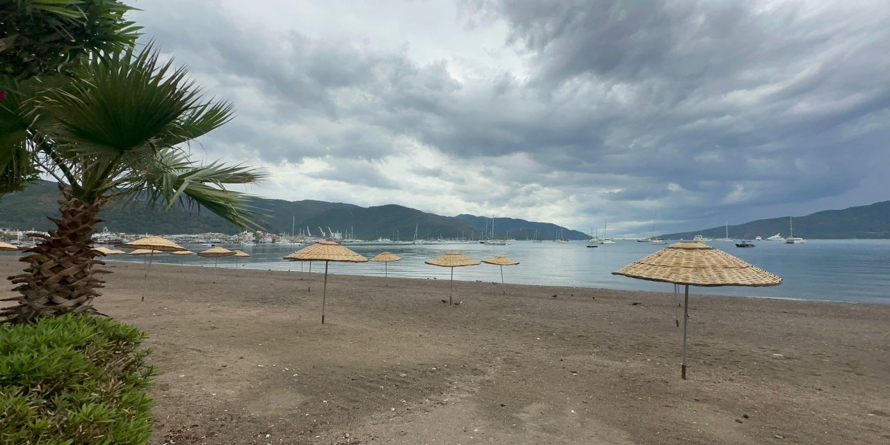 Marmaris hafta sonuna yağmurla uyandı
