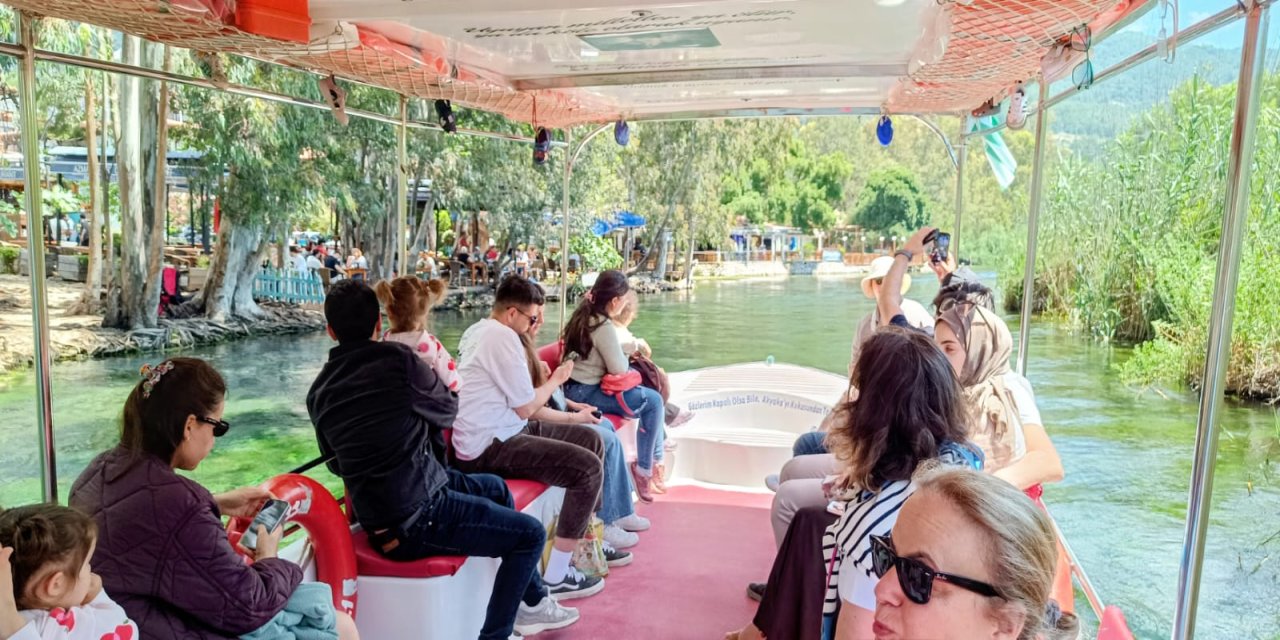 Akyaka’da bayram hareketliliği: Azmak Nehri’nde yoğunluk dikkat çekti