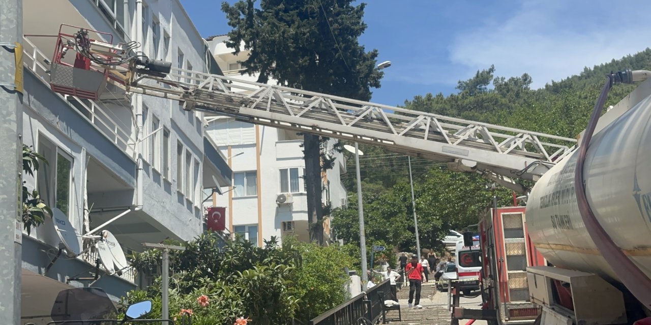 Marmaris’te bir binada yangın paniği