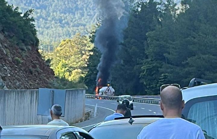 Marmaris’te mazot tankeri alev aldı, alevler son anda önlendi