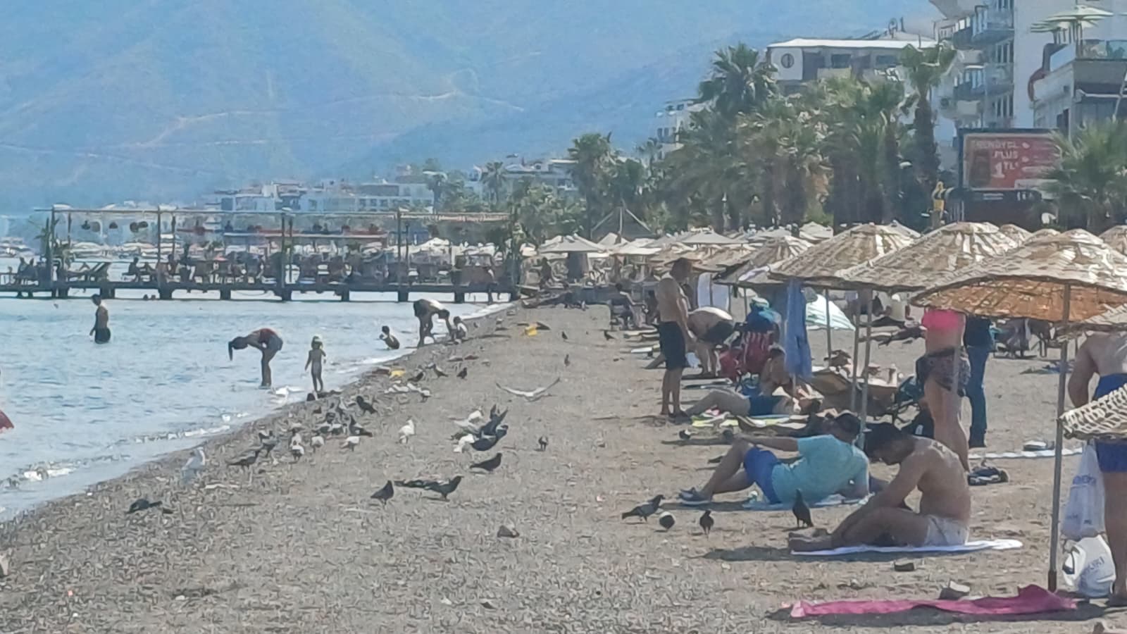 Marmaris’te sıcaklıklar 36 dereceyi gördü, sahiller doldu