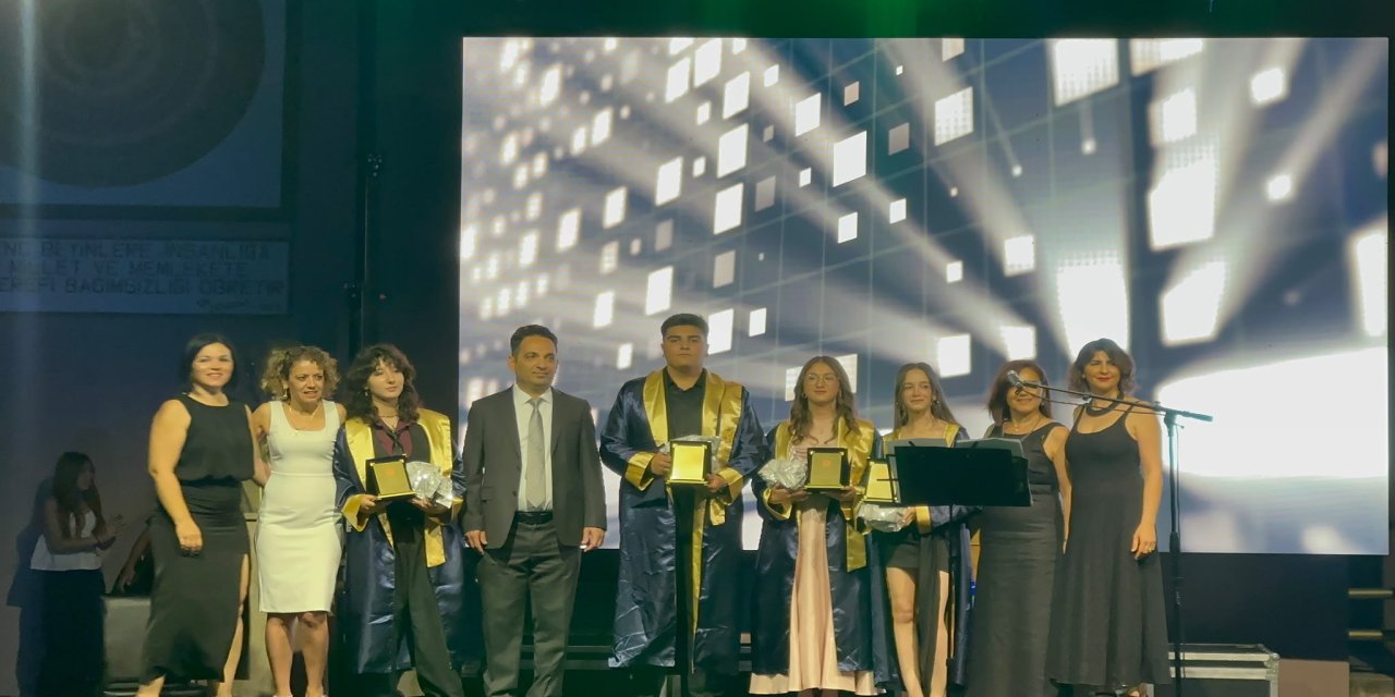 Marmaris Sabancı Anadolu Lisesi’nde 53. mezuniyet coşkusu