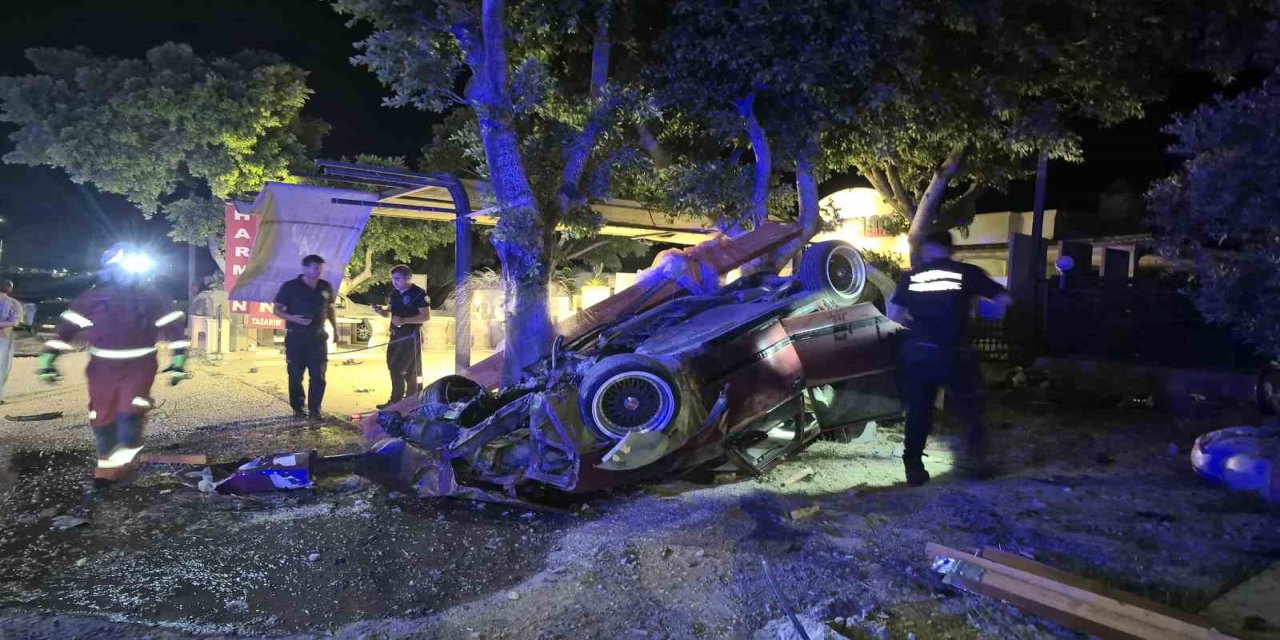 Bodrum'da otomobil hurdaya döndü; 2 yaralı