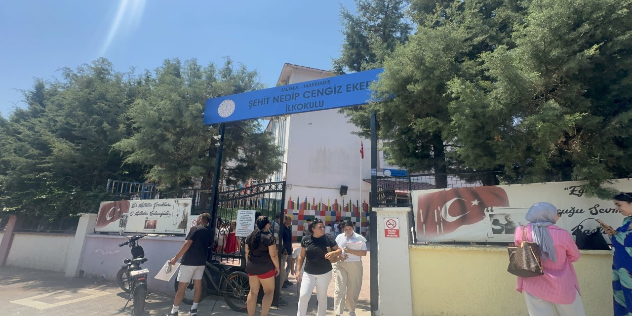Marmaris’te binlerce öğrenci için yaz tatili başladı