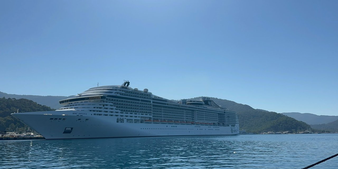 MSC Divina 5000 yolcusu ile Marmaris limanına demir attı