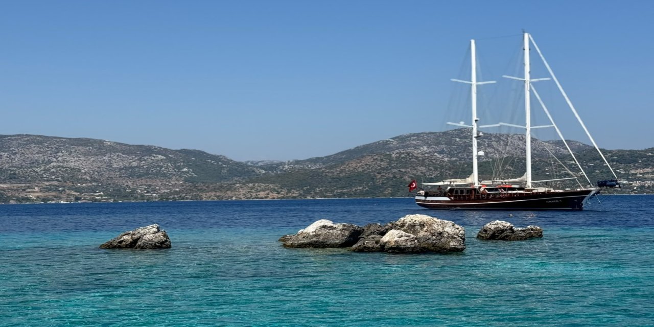 Turistlerin ilgi odağı Marmaris koyları