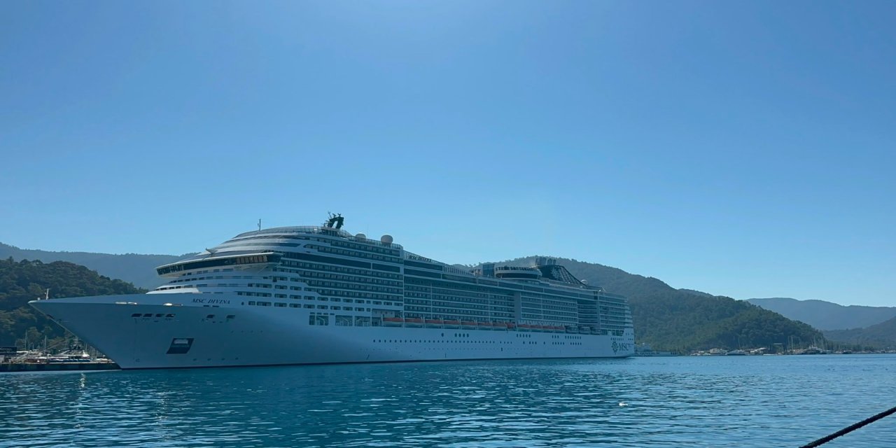 MSC Divina yeniden Marmaris limanında