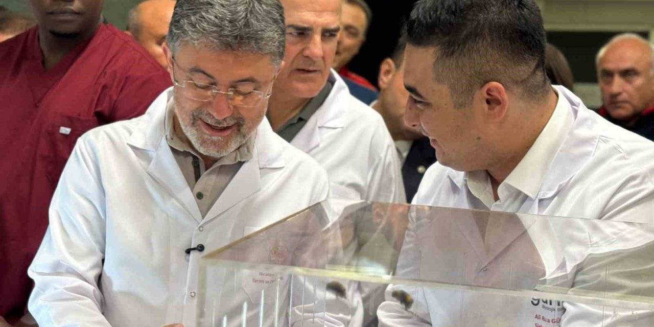 Bakan Yumaklı, Fethiye’de faydalı böcek üretim tesisini inceledi