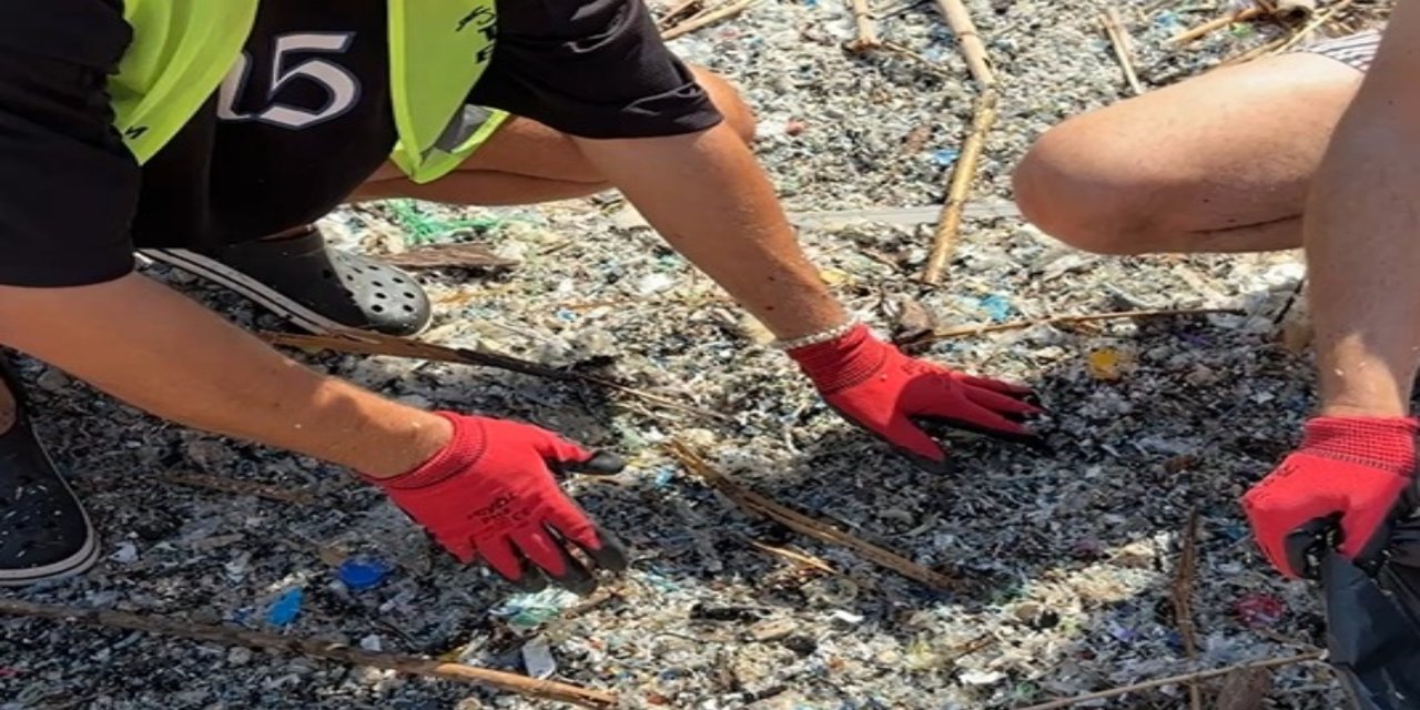 Marmaris kıyılarına vuran mikroplastikler çevrecileri harekete geçirdi