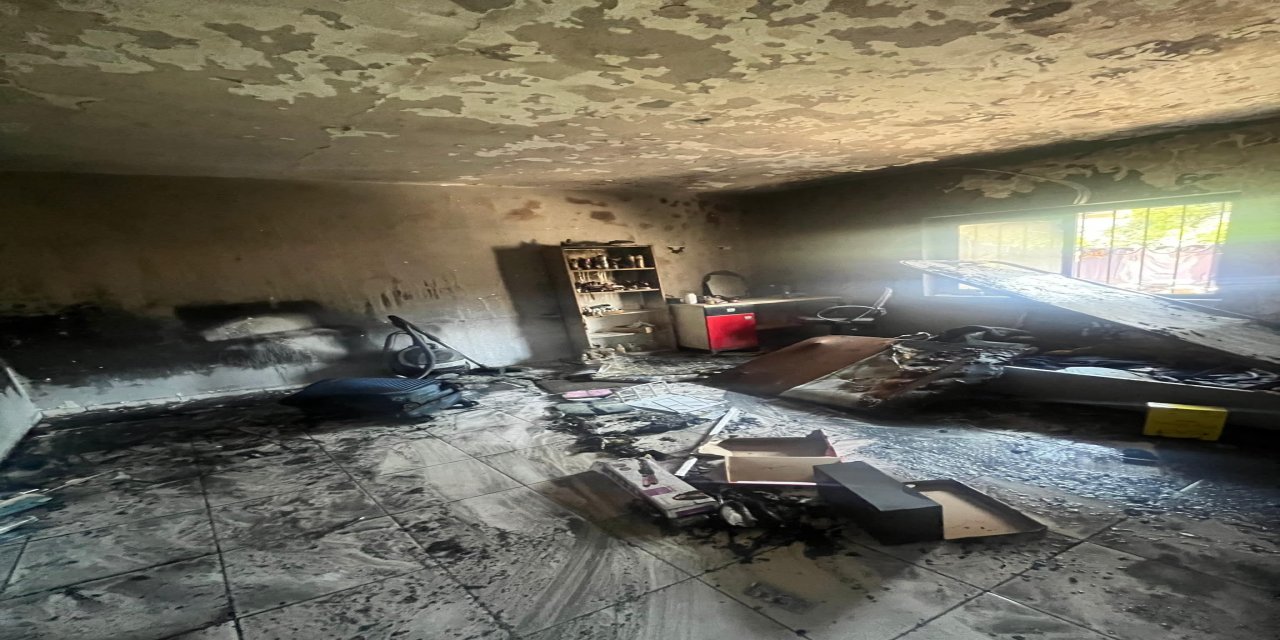 Eski kocadan dehşet: Evi ateşe verdi, anne ve iki kızı banyoya sığınarak kurtuldu