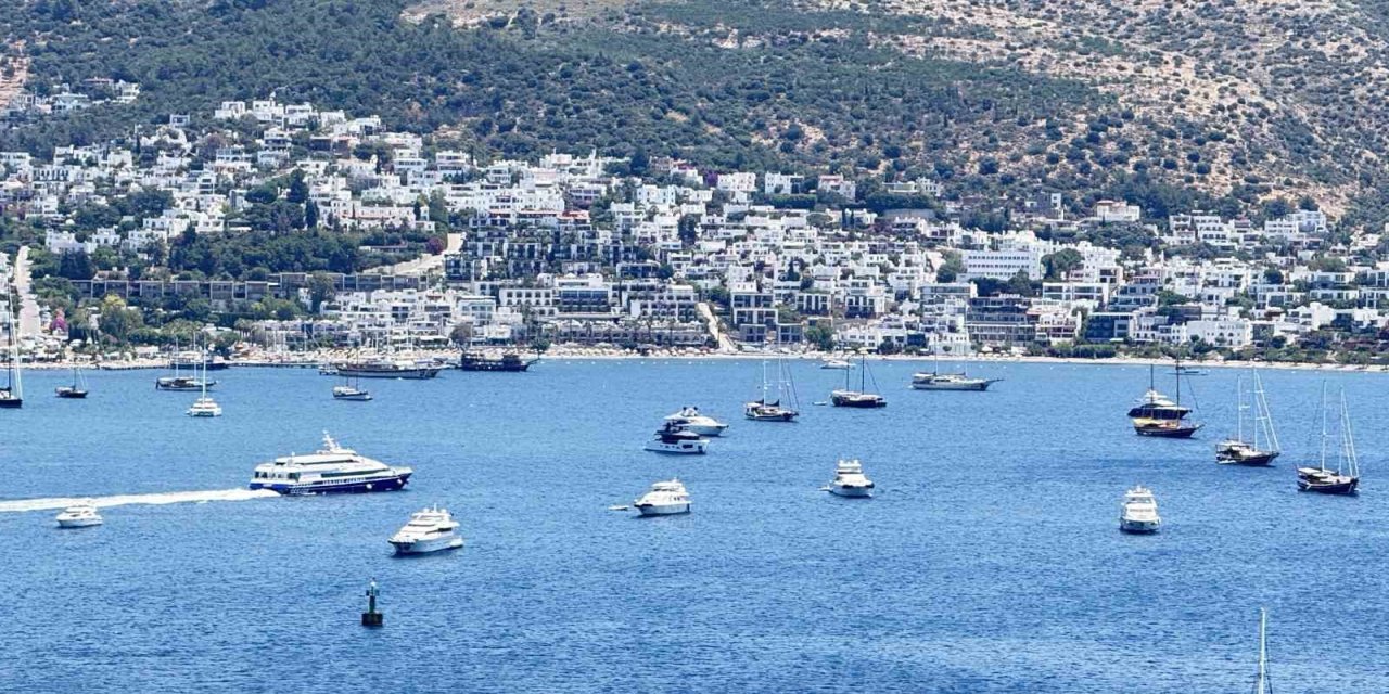 Bodrum turizmde gücünü korudu: İlk 6 ayda 416 bin yabancı turist, Temmuz’da nüfus 800 bine dayandı