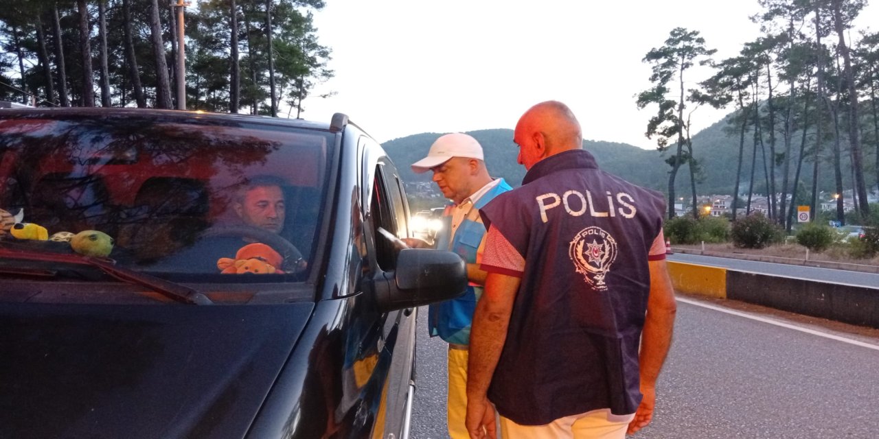 Marmaris’te araç içi tütün kullanımına yönelik rutin denetim