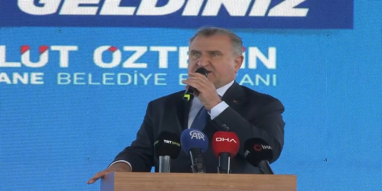 Osman Aşkın Bak: "Yüzme Bilmeyen Kalmasın’ projesiyle, bu zamana kadar yaklaşık 12 milyon çocuğumuza hizmet ettik"