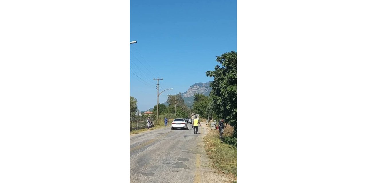 Yangın Riskine Karşı Akyaka'da Yol Kenarları Temizleniyor
