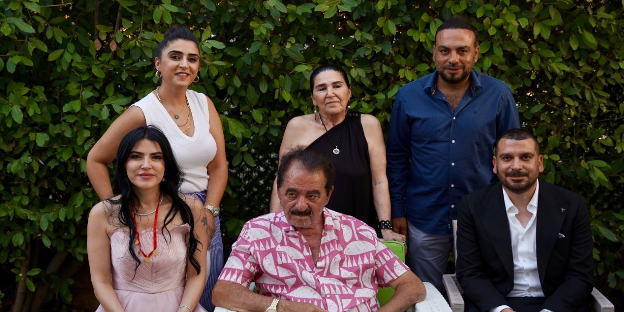 İbrahim Tatlıses’in evinde mutlu gün: Manevi kızına isteme töreninde beşi bir yerde taktı
