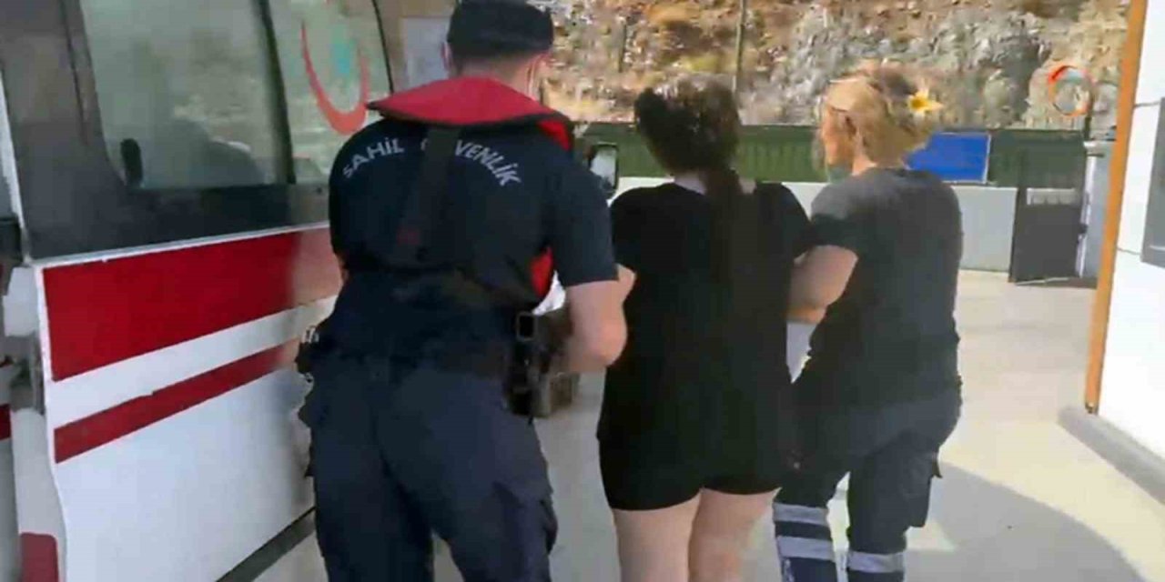 Fethiye'de gezi teknesinde rahatsızlanan vatandaş karaya tahliyesi yapıldı