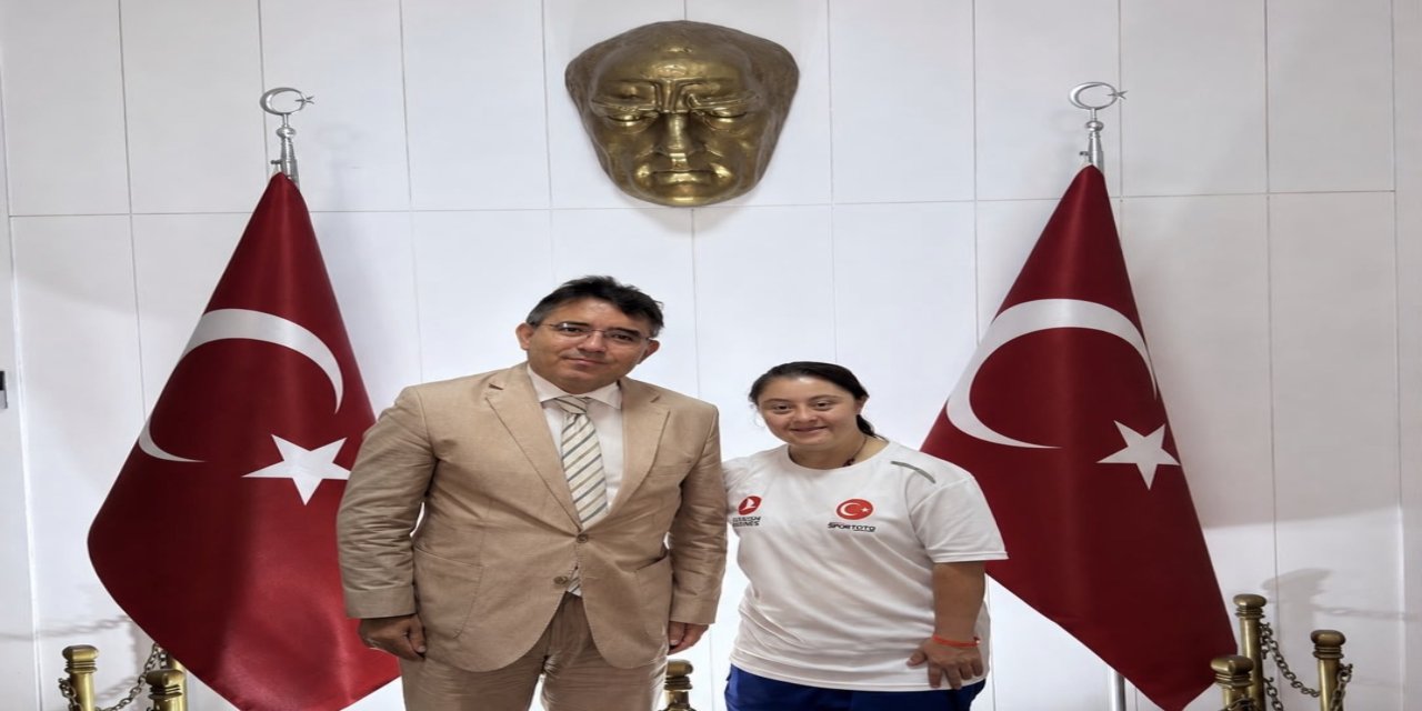 Down Sendromlu Milli Sporcu Münevver Yılmaz, Marmaris Kaymakamı Nurullah Kaya’yı Ziyaret Etti