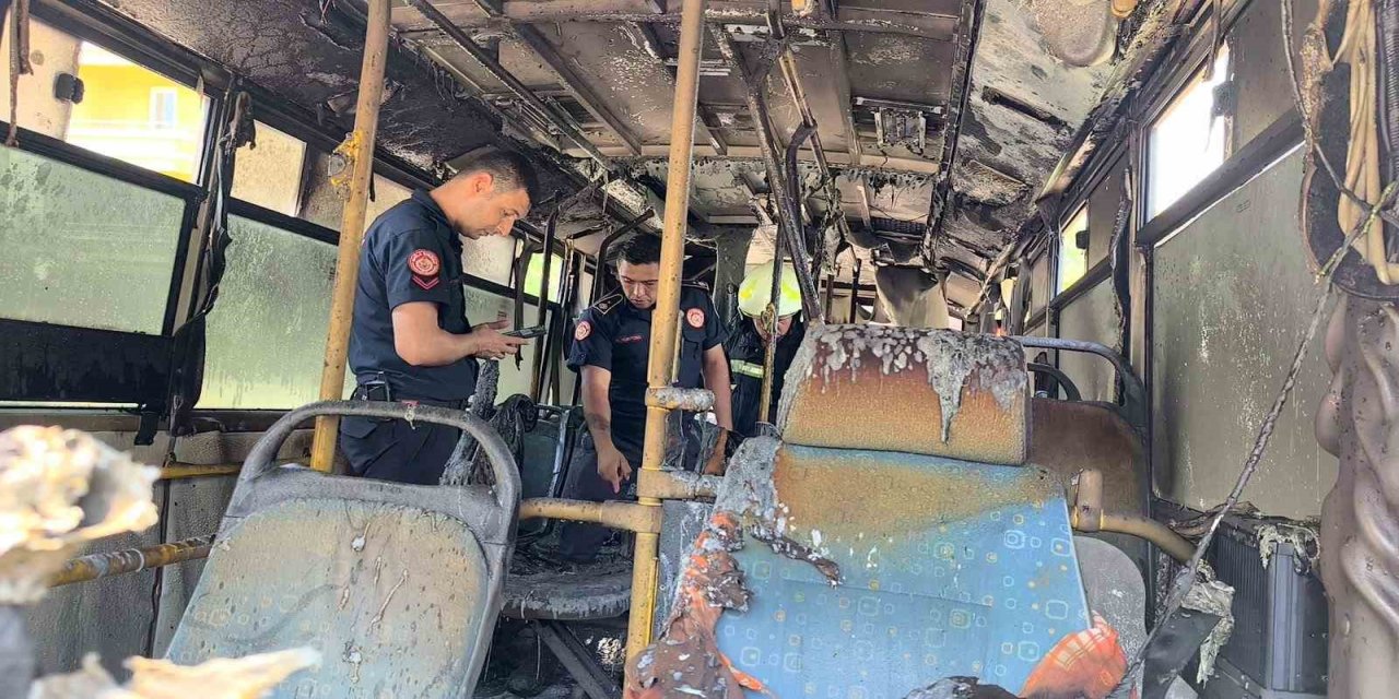 Muğla’da park halindeki midibüste yangın çıktı