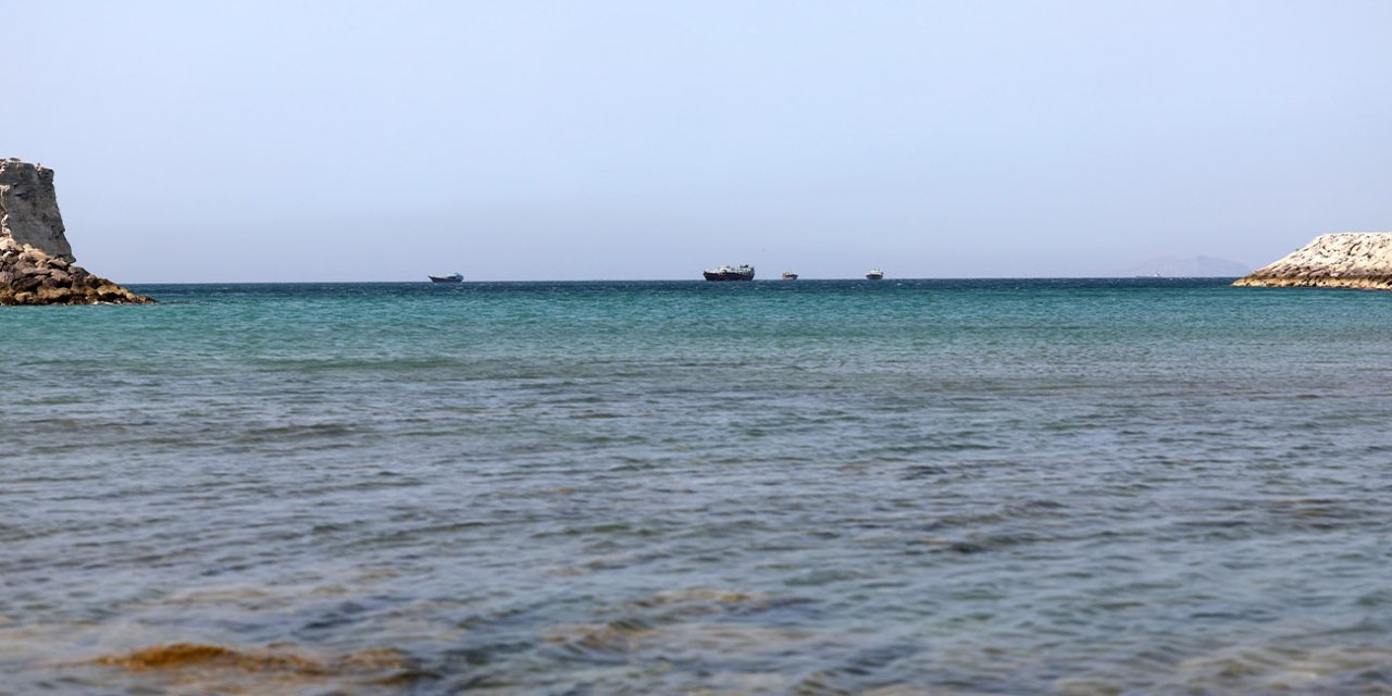 Hürmüz Boğazı’ndan geçen tankerin yakınında patlama sesleri duyuldu